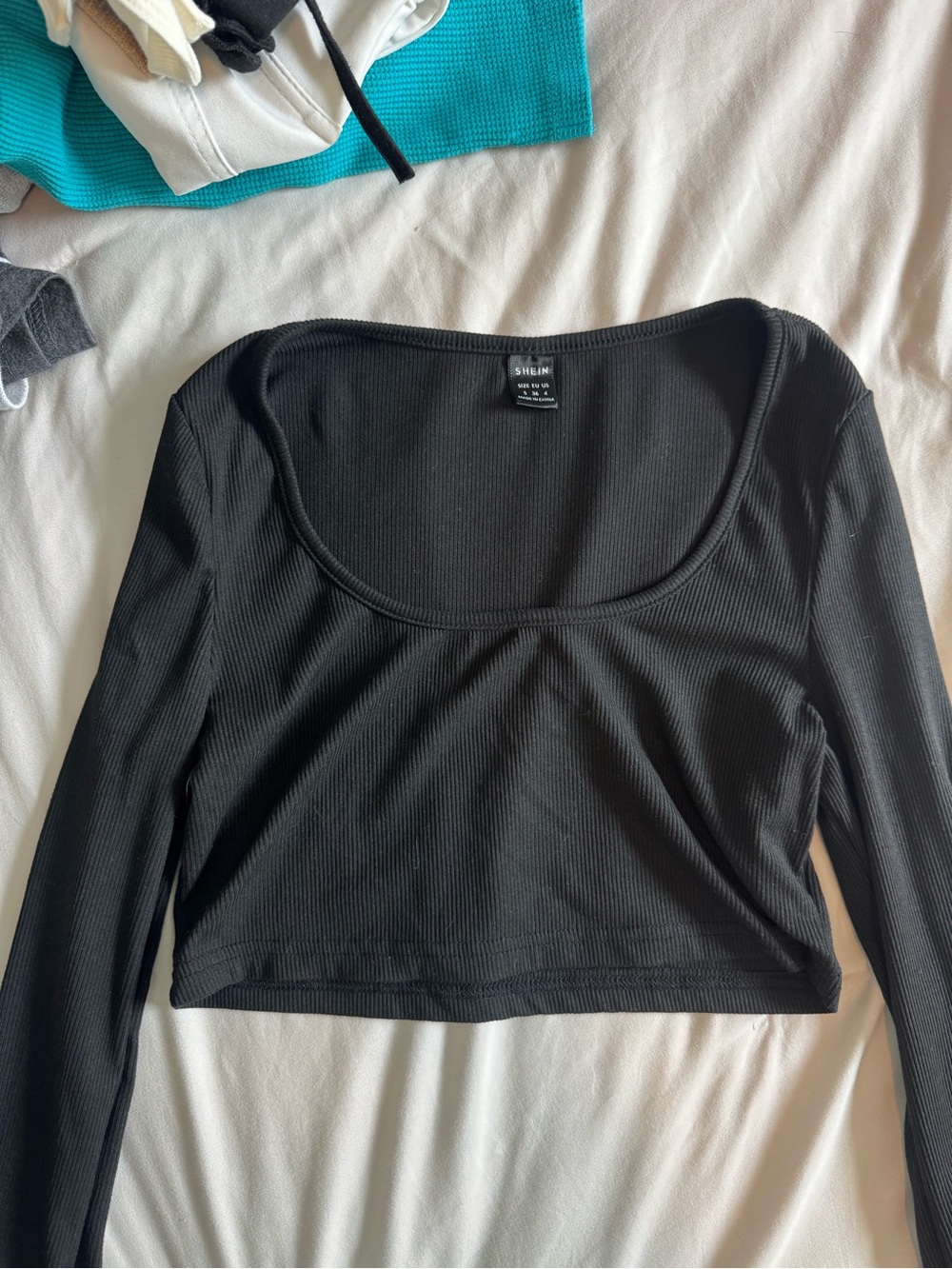 SHEIN Black Ribbed Scoop Neck Long Sleeve Crop Top